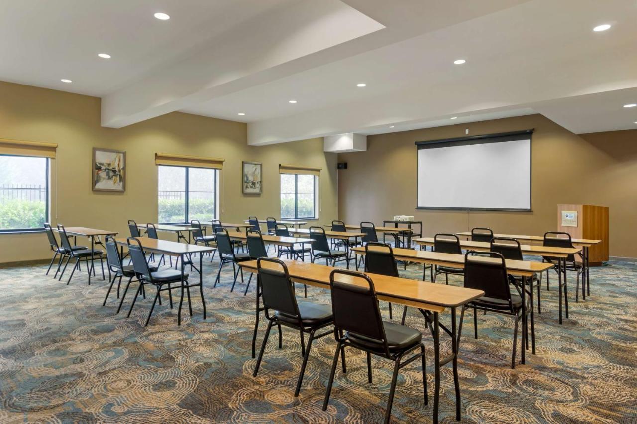 Best Western Plus Lacey Inn & Suites Exterior photo