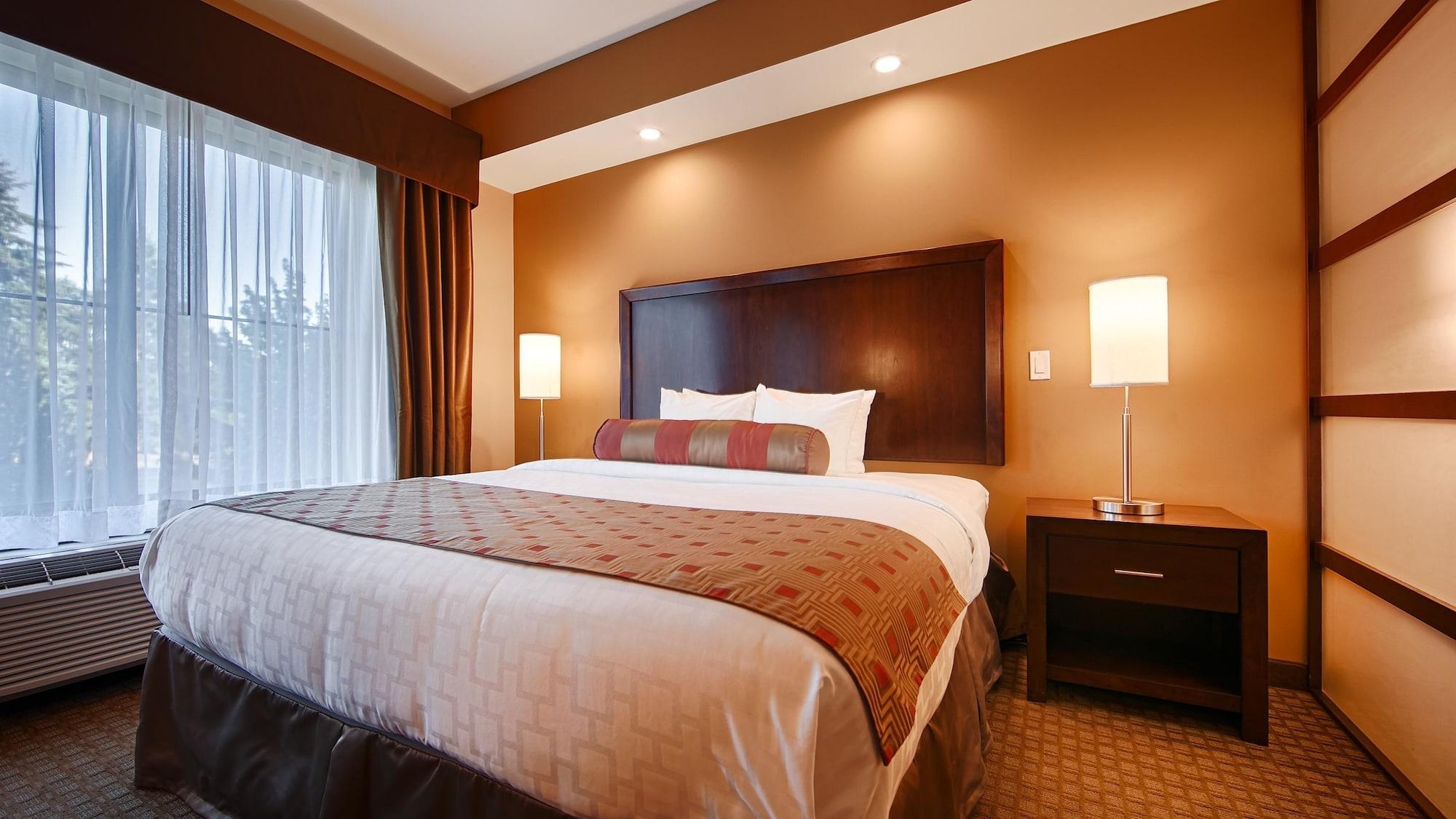 Best Western Plus Lacey Inn & Suites Exterior photo