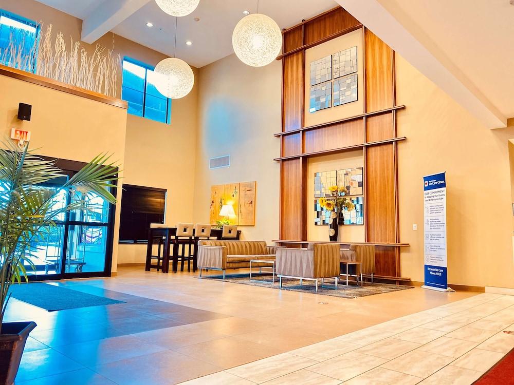 Best Western Plus Lacey Inn & Suites Exterior photo